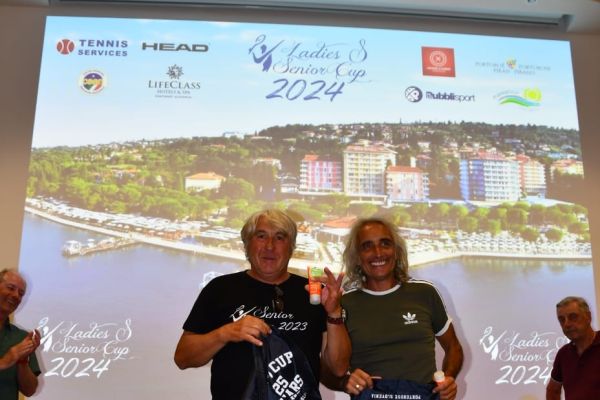 3i classificati Senior 125 Premium: Dritto e rovescio
